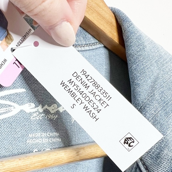 New with Tag Seven Ladies Wembley Wash Blue Button Down Modern Denim Jean Jacket - Picture 14 of 16